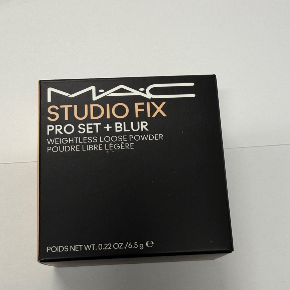 MAC Cosmetics Studio Fix Pro Set + Blur Powder - in Light